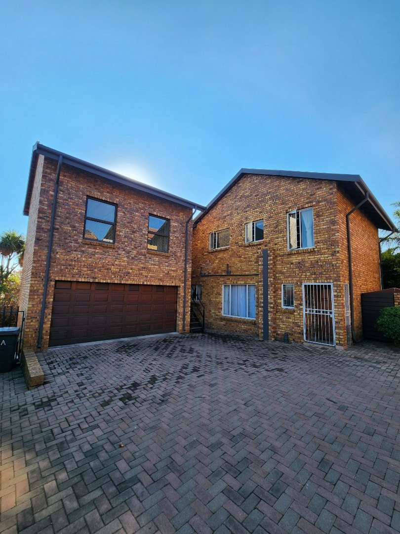 4 Bedroom Property for Sale in Amberfield Gauteng