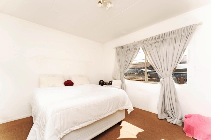 2 Bedroom Property for Sale in Vorna Valley Gauteng