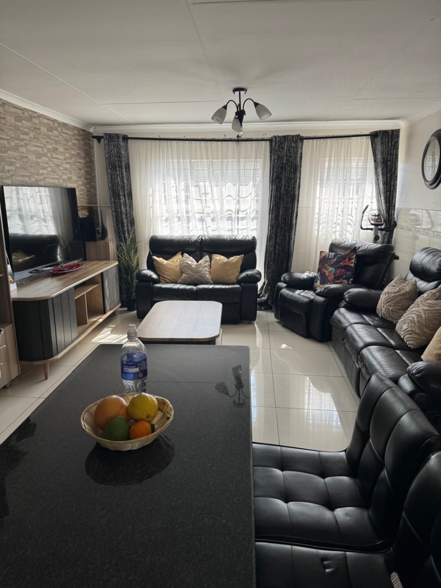 To Let 3 Bedroom Property for Rent in Ravenswood Gauteng