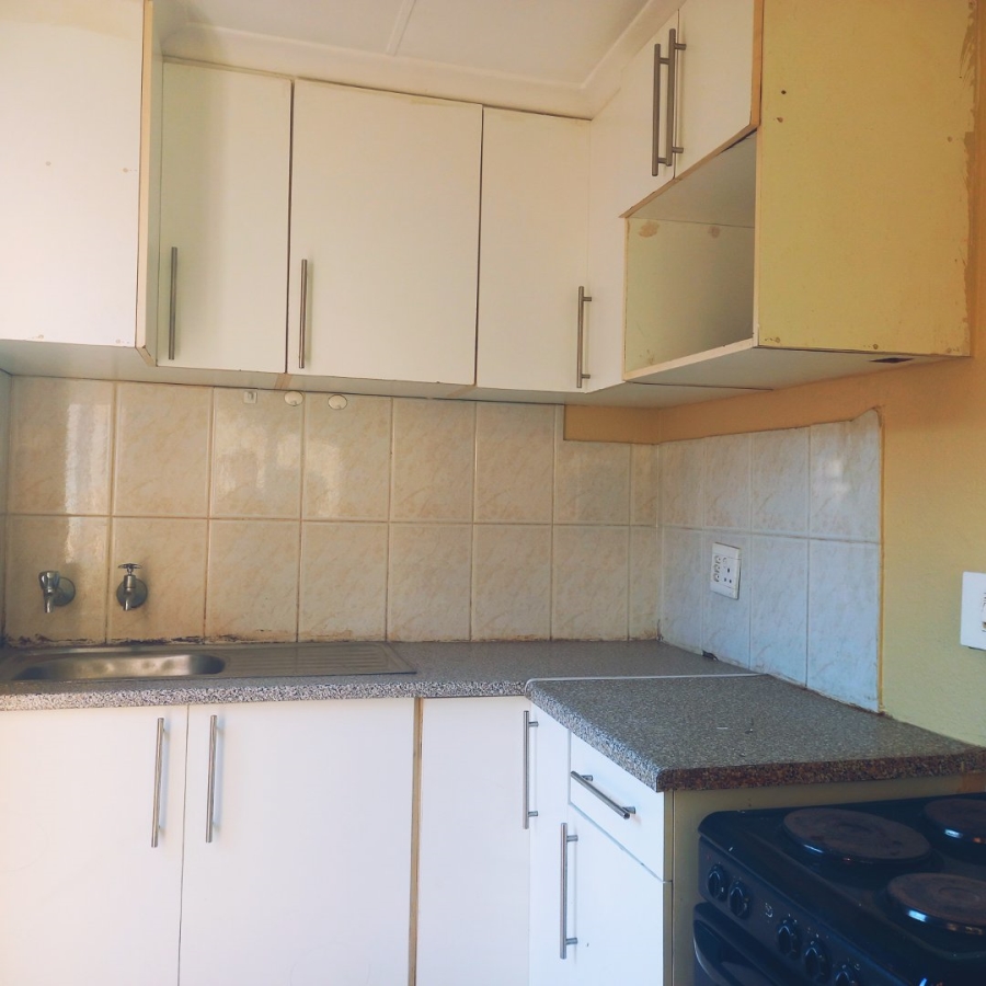 To Let 2 Bedroom Property for Rent in Clayville Gauteng