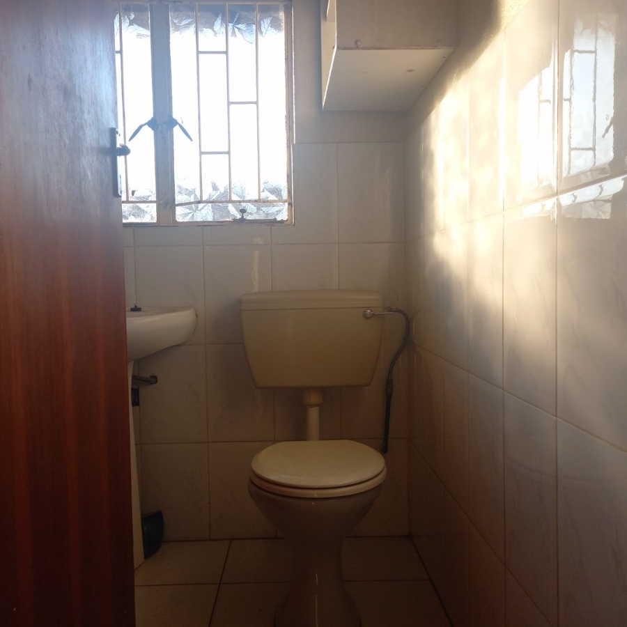 To Let 2 Bedroom Property for Rent in Clayville Gauteng