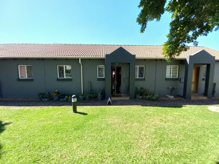 2 Bedroom Property for Sale in Greenstone Hill Gauteng