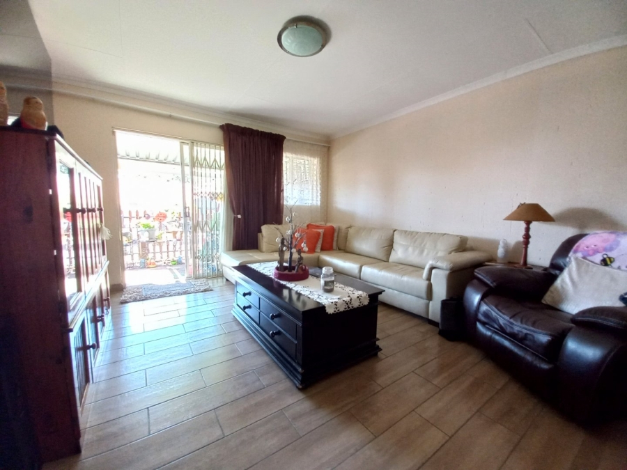 2 Bedroom Property for Sale in Greenstone Hill Gauteng