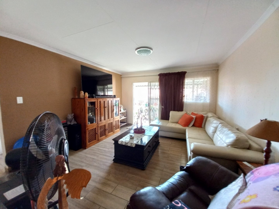 2 Bedroom Property for Sale in Greenstone Hill Gauteng