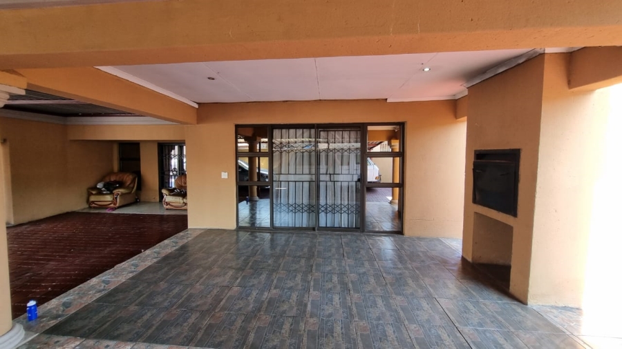 4 Bedroom Property for Sale in Mountain View Gauteng