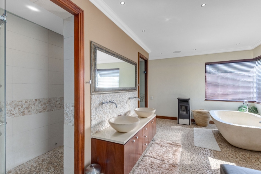 7 Bedroom Property for Sale in Saddlebrook Estate Gauteng