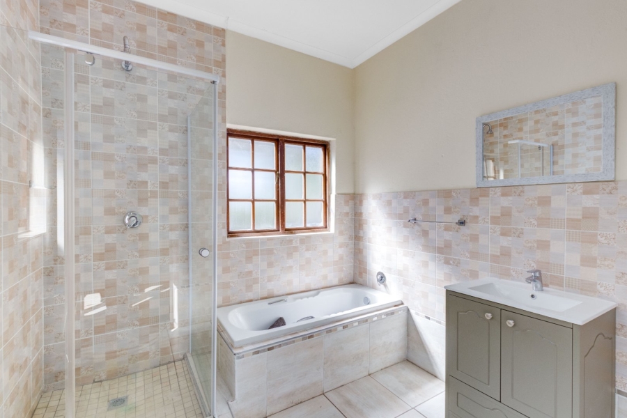 7 Bedroom Property for Sale in Saddlebrook Estate Gauteng