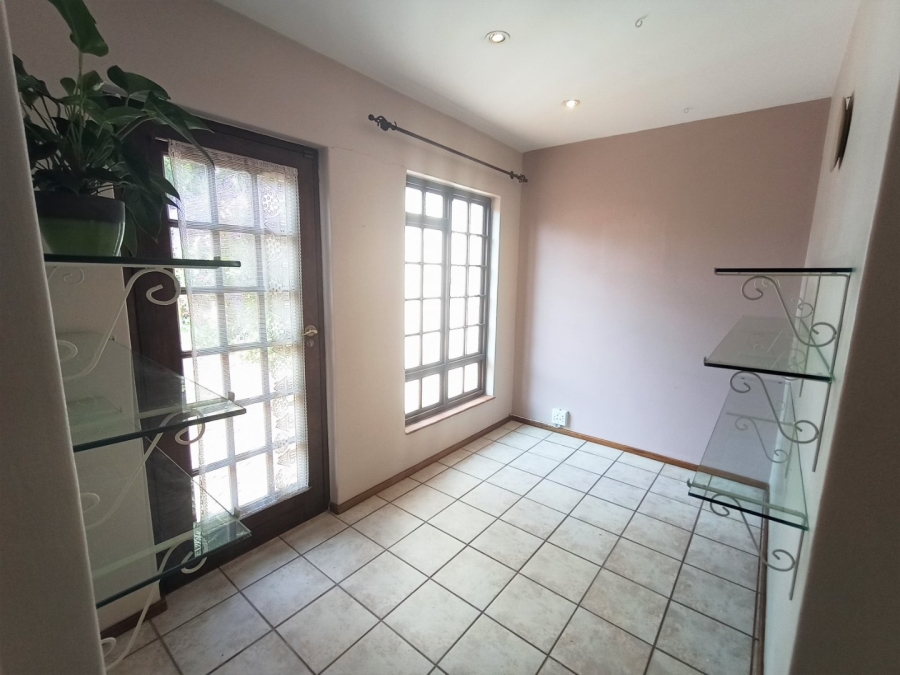 To Let 2 Bedroom Property for Rent in Oaklands Gauteng