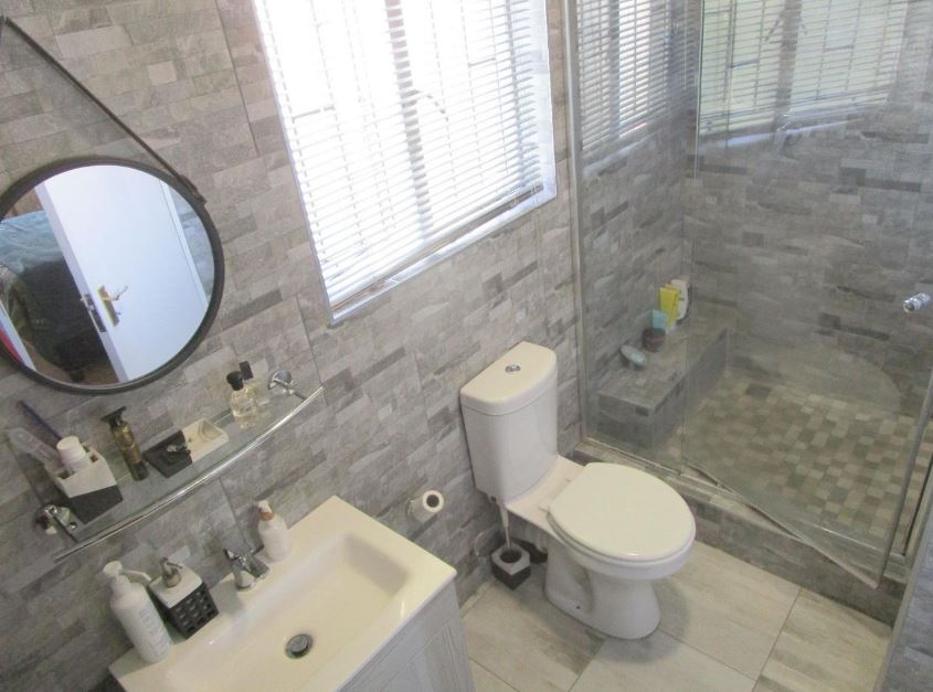 2 Bedroom Property for Sale in Greenstone Hill Gauteng