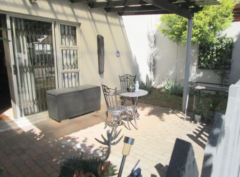 2 Bedroom Property for Sale in Greenstone Hill Gauteng