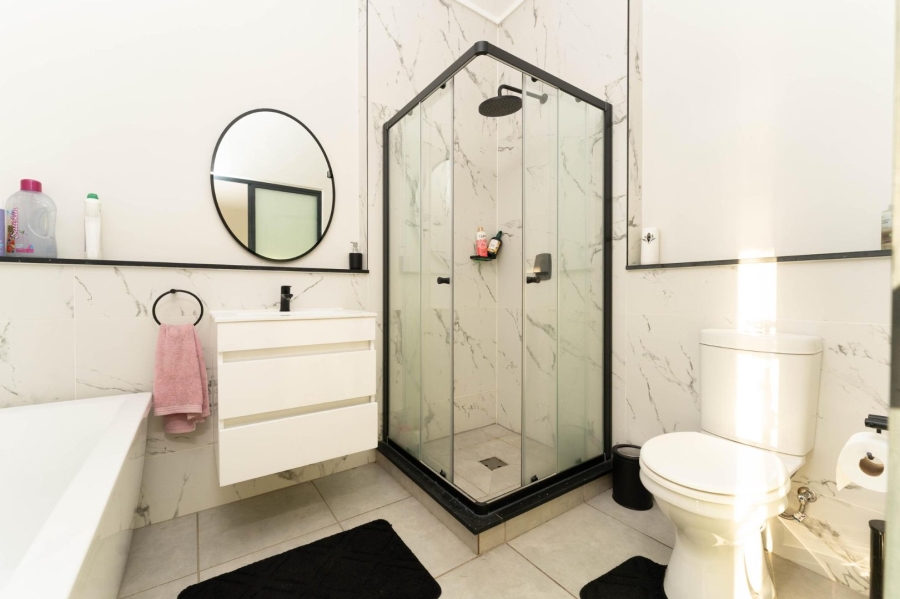 To Let 2 Bedroom Property for Rent in Waterfall Heights Gauteng