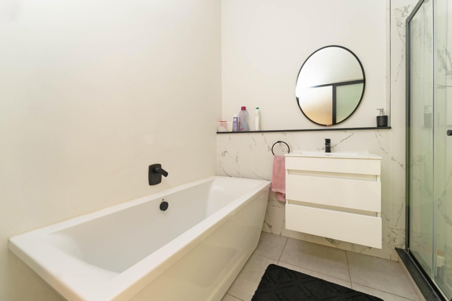 To Let 2 Bedroom Property for Rent in Waterfall Heights Gauteng