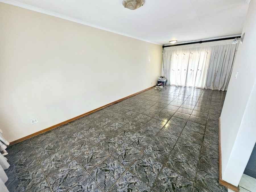 To Let 4 Bedroom Property for Rent in Heuweloord Gauteng
