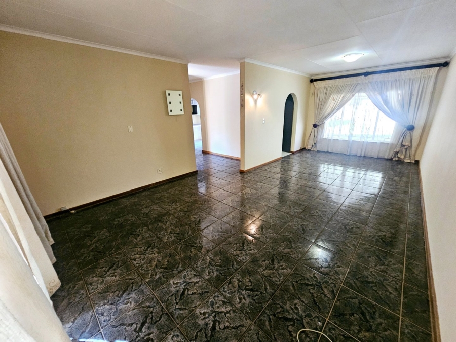 To Let 4 Bedroom Property for Rent in Heuweloord Gauteng