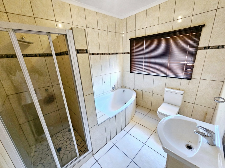 To Let 4 Bedroom Property for Rent in Heuweloord Gauteng