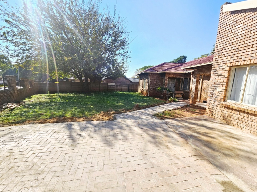 To Let 4 Bedroom Property for Rent in Heuweloord Gauteng