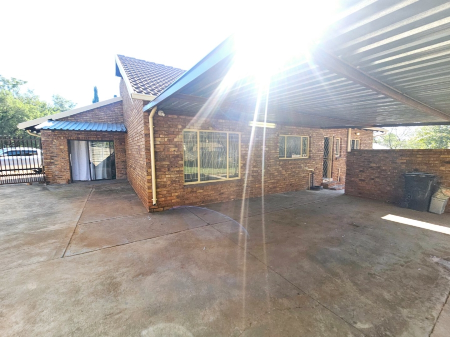 To Let 4 Bedroom Property for Rent in Heuweloord Gauteng