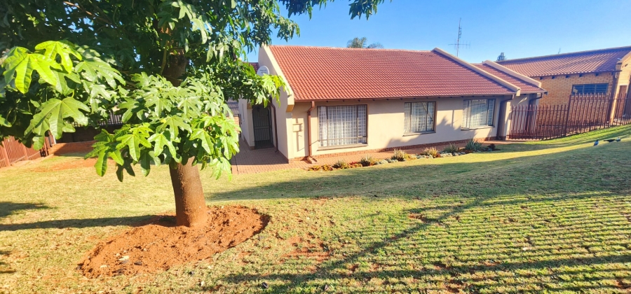 4 Bedroom Property for Sale in Laudium Gauteng