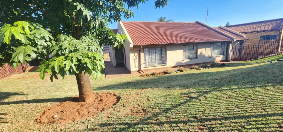 4 Bedroom Property for Sale in Laudium Gauteng