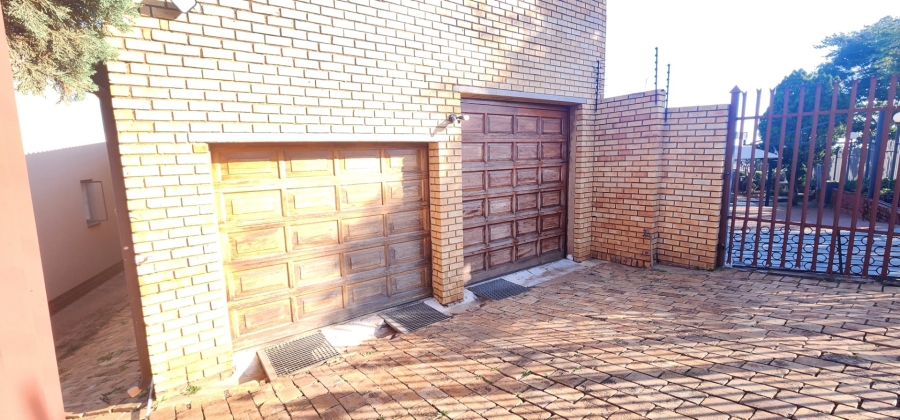 4 Bedroom Property for Sale in Laudium Gauteng