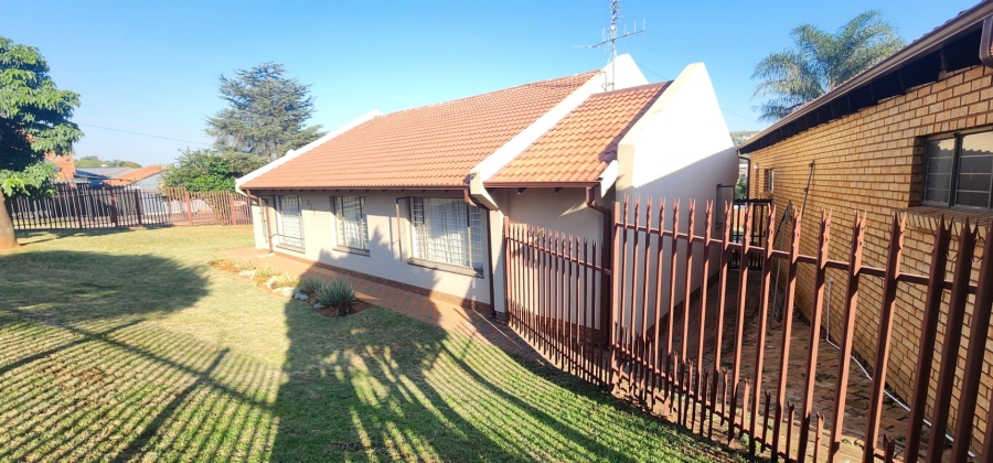 4 Bedroom Property for Sale in Laudium Gauteng