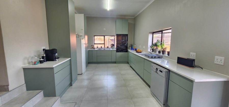 4 Bedroom Property for Sale in Laudium Gauteng