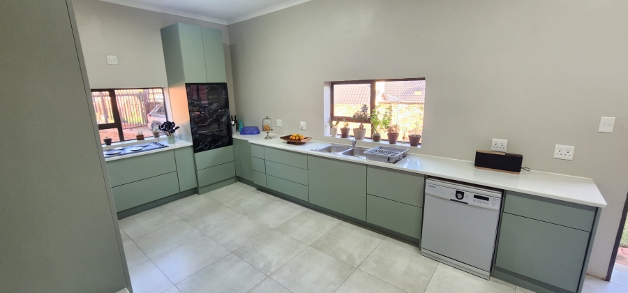 4 Bedroom Property for Sale in Laudium Gauteng