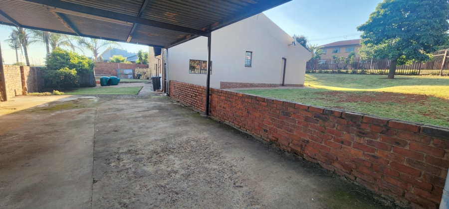 4 Bedroom Property for Sale in Laudium Gauteng