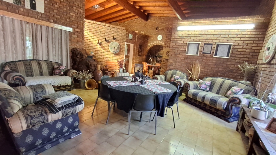 7 Bedroom Property for Sale in Dorandia Gauteng