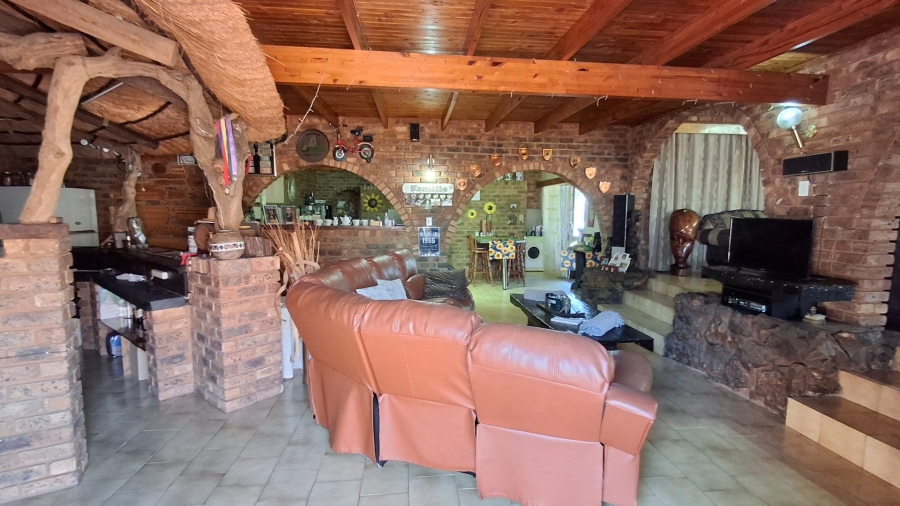 7 Bedroom Property for Sale in Dorandia Gauteng