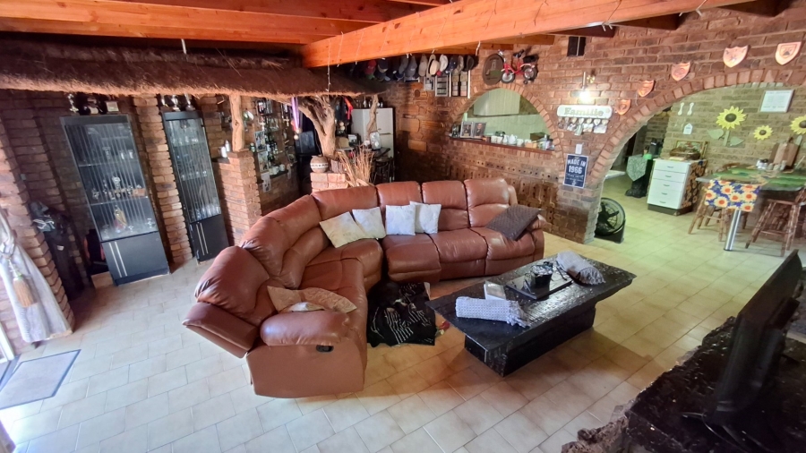7 Bedroom Property for Sale in Dorandia Gauteng