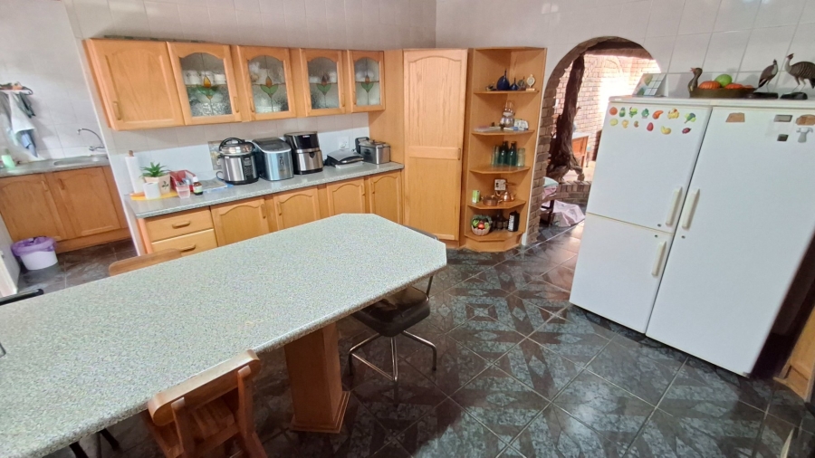 7 Bedroom Property for Sale in Dorandia Gauteng