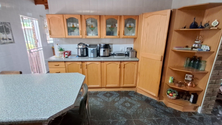 7 Bedroom Property for Sale in Dorandia Gauteng
