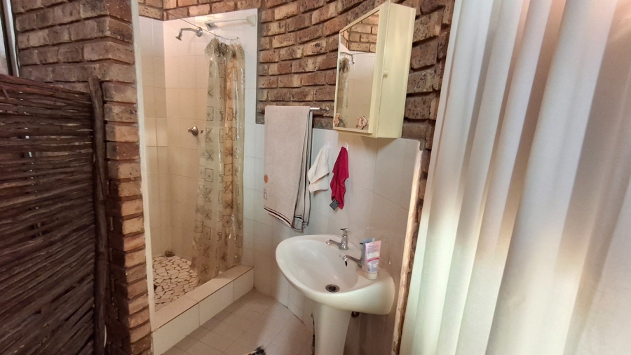 7 Bedroom Property for Sale in Dorandia Gauteng