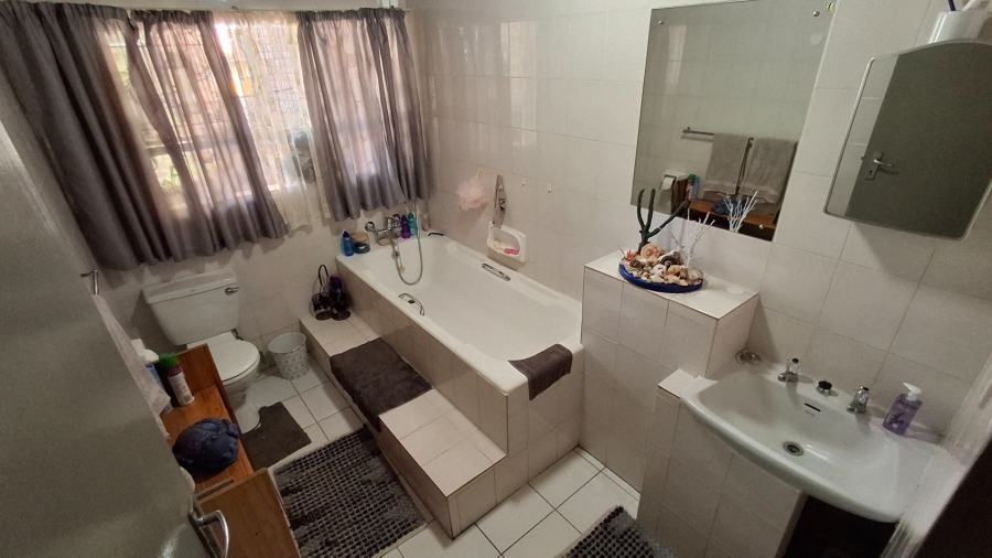 7 Bedroom Property for Sale in Dorandia Gauteng