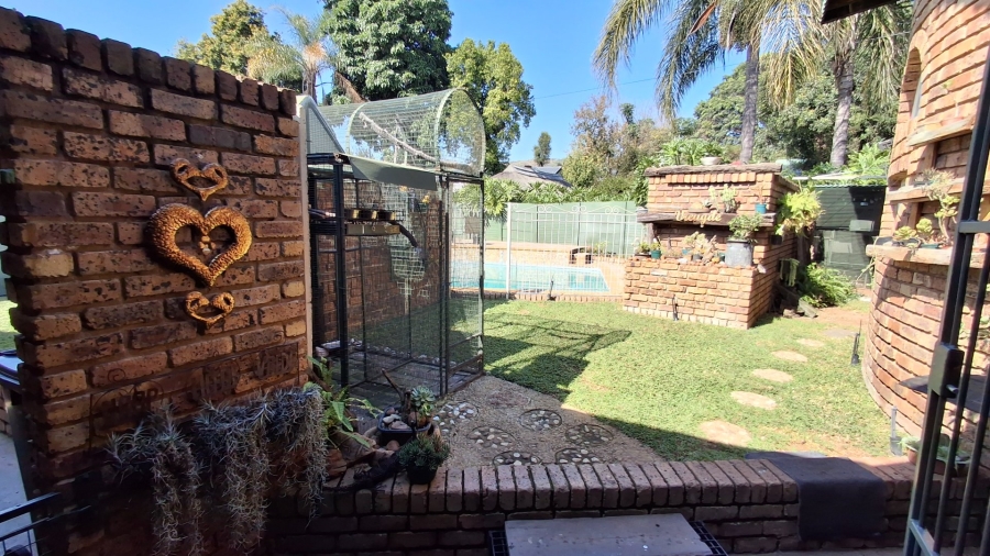 7 Bedroom Property for Sale in Dorandia Gauteng