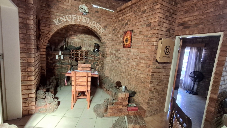 7 Bedroom Property for Sale in Dorandia Gauteng