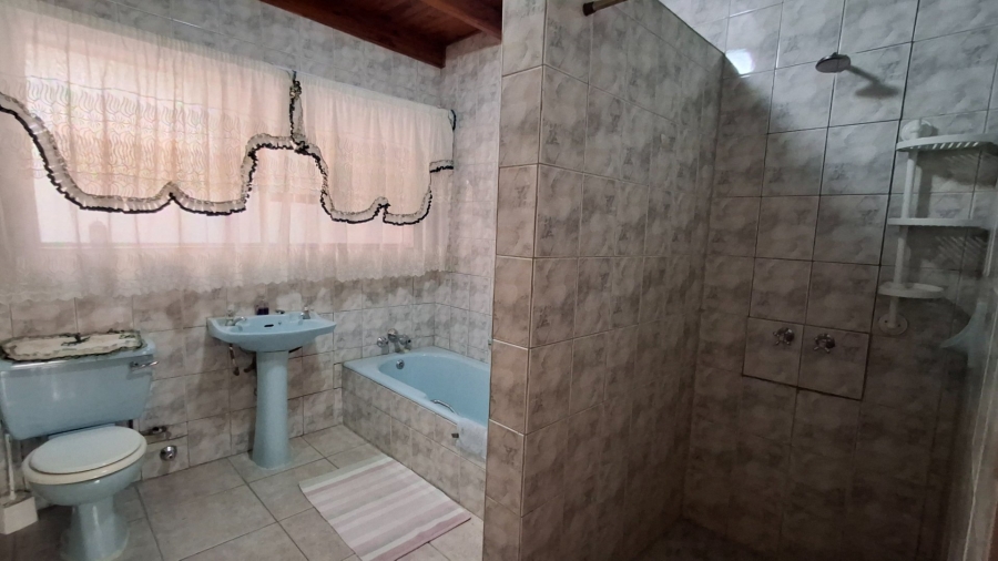 7 Bedroom Property for Sale in Dorandia Gauteng