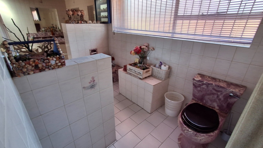 7 Bedroom Property for Sale in Dorandia Gauteng