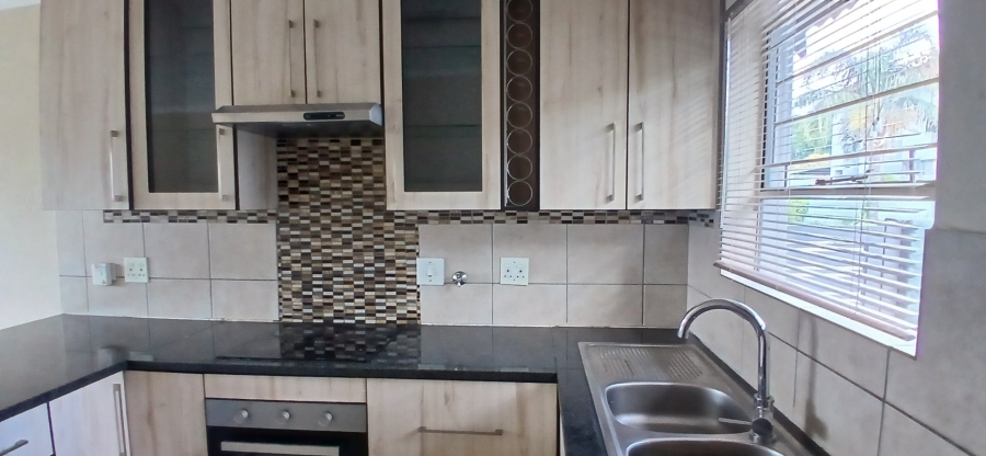 To Let 3 Bedroom Property for Rent in Heuwelsig Estate Gauteng