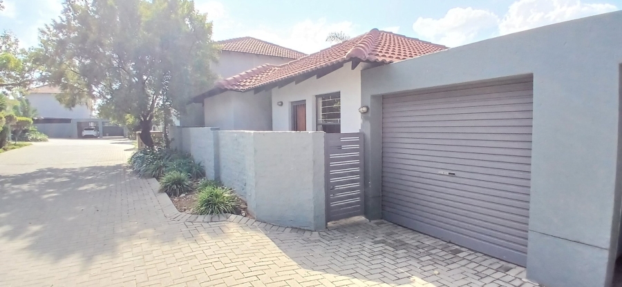 To Let 3 Bedroom Property for Rent in Heuwelsig Estate Gauteng