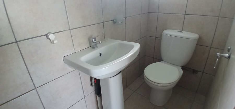 To Let 3 Bedroom Property for Rent in Heuwelsig Estate Gauteng