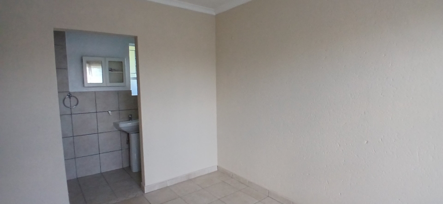 To Let 3 Bedroom Property for Rent in Heuwelsig Estate Gauteng