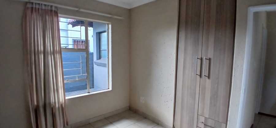 To Let 3 Bedroom Property for Rent in Heuwelsig Estate Gauteng