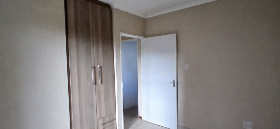 To Let 3 Bedroom Property for Rent in Heuwelsig Estate Gauteng