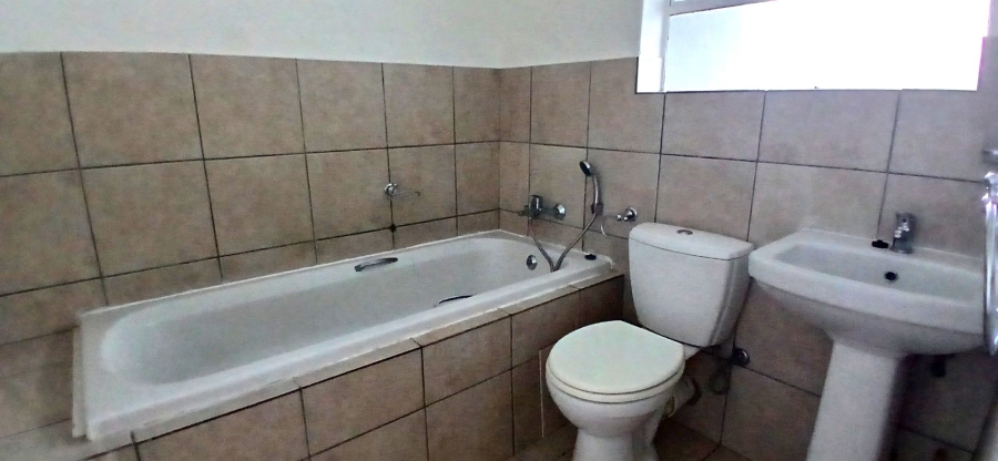 To Let 3 Bedroom Property for Rent in Heuwelsig Estate Gauteng