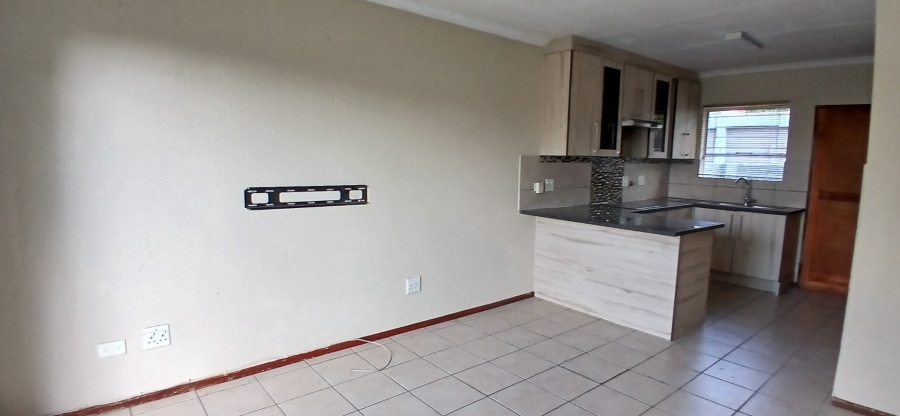 To Let 3 Bedroom Property for Rent in Heuwelsig Estate Gauteng