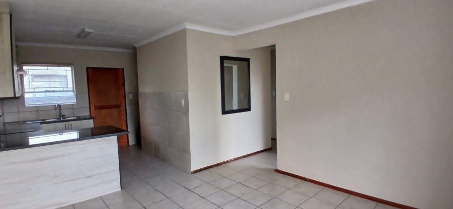 To Let 3 Bedroom Property for Rent in Heuwelsig Estate Gauteng