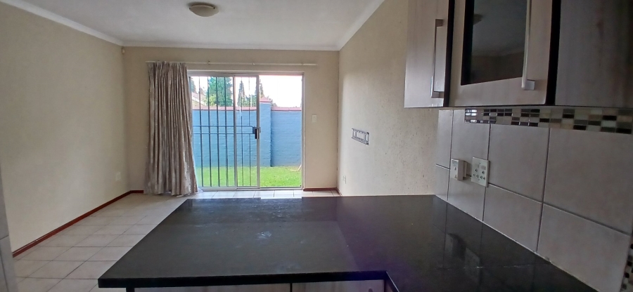 To Let 3 Bedroom Property for Rent in Heuwelsig Estate Gauteng