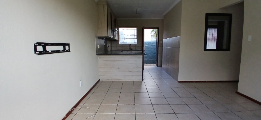 To Let 3 Bedroom Property for Rent in Heuwelsig Estate Gauteng